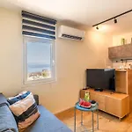 The Six Days Stylish One Bedroom Apartments
