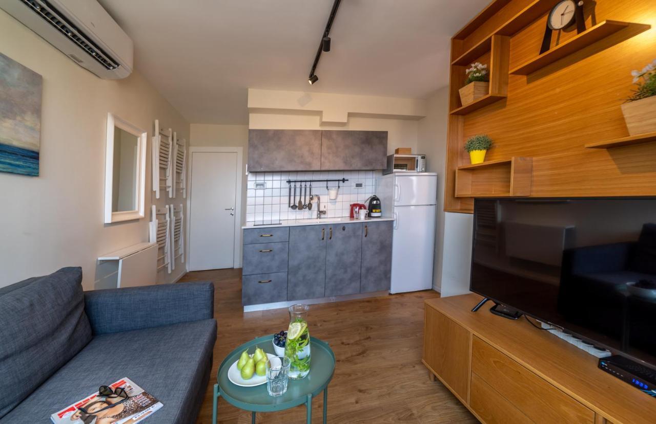 The Six Days Stylish One Bedroom